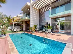 Contemporary | Skyline View | Corner Plot