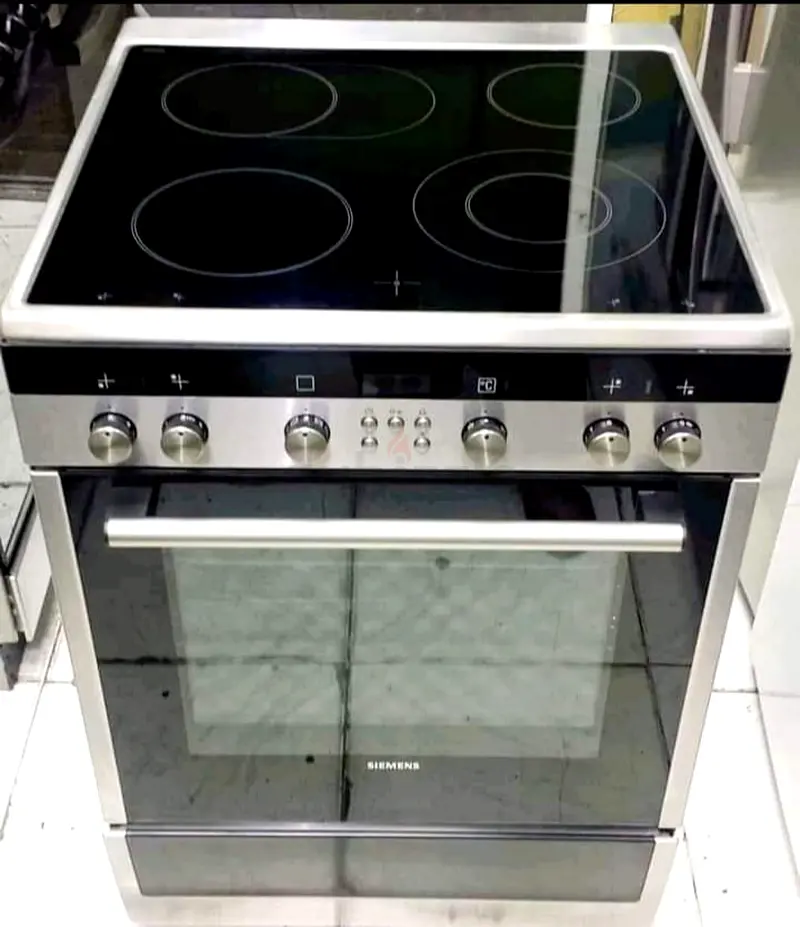 Siemens electric stove size 60*60cm in good condition and pe