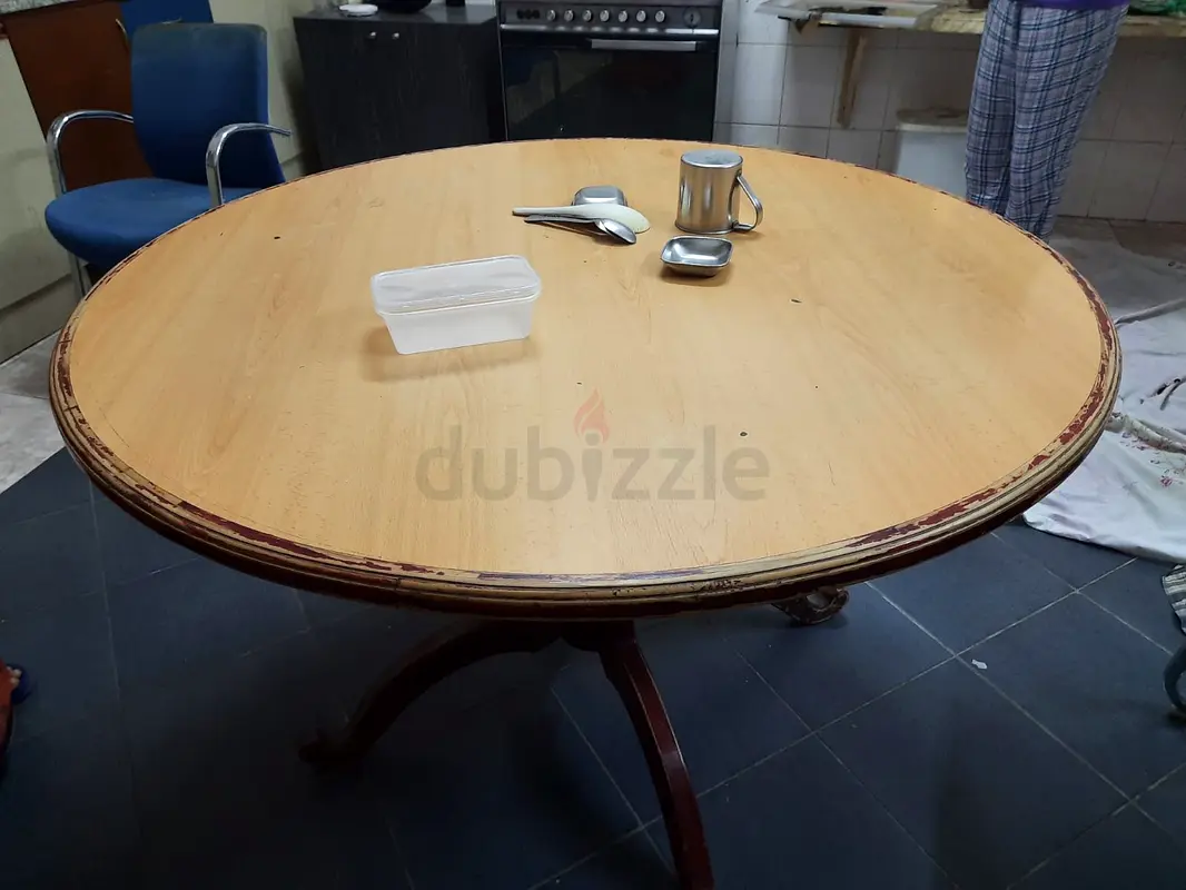 Round Dinning Table