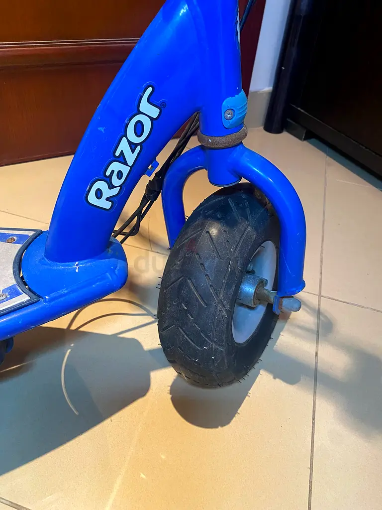 Razor electric scooter