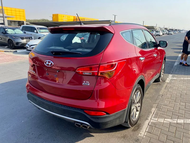 Hyundai santfe 2014 red color GCC calen car63158341715714112