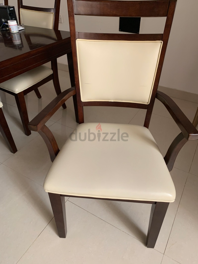 Dining deals chairs dubizzle