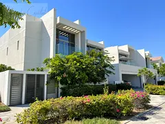 Contemporary 5br | Premier Location | Private Pool