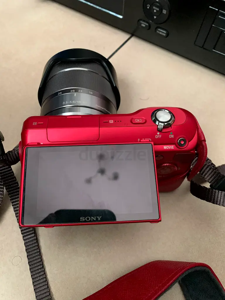 Sony NEX 3 DSLR Mirrorless Camera with e mount Lens