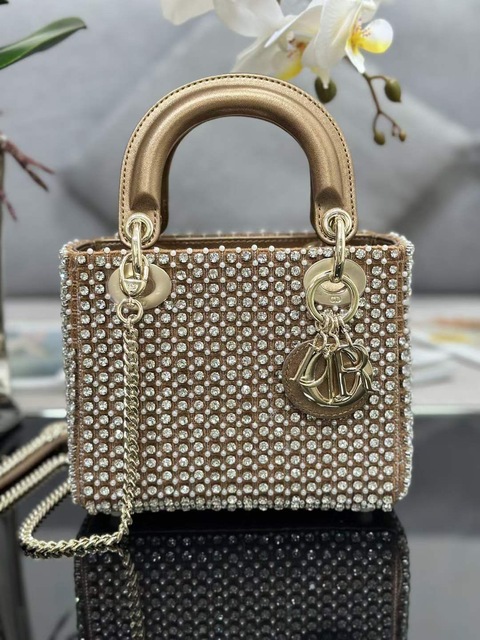 Buy & sell any Handbags, Bags & Wallets online - 3148 used Handbags, Bags &  Wallets for sale in Dubai, price list
