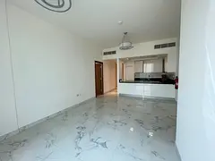 Un-furnished / Horse Track View / Tenanted