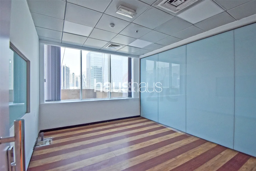 Fully Fitted | Great Location | Ded License