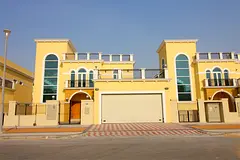 District 9 Single Row 4 Bedroom Away From Cables