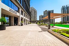 High End Building | Customizable Office Space