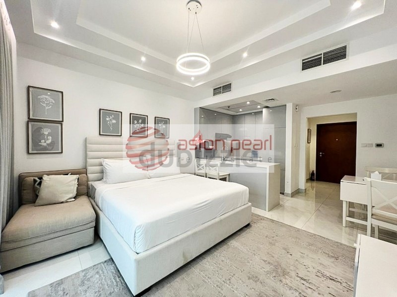 Fully Furnished | Upgraded | Ideal Location In Dt!