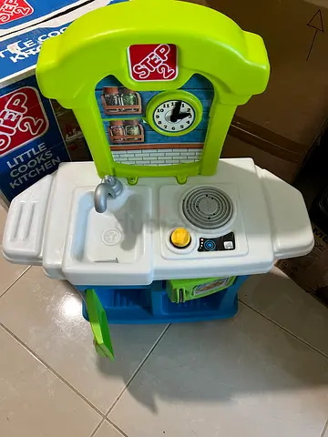 Step 2 Little Tykes, Little Cooks Kitchen