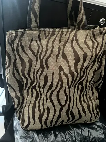 Liz claiborne shoulder bag