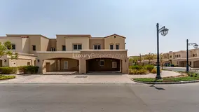 Upgraded | Corner Plot | Bright And Spacious