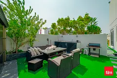 Big Landscaped Garden+gazebo |pool Access| Corner