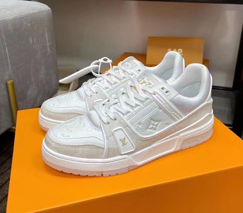 Louis Vuitton Pre-Loved LV Trainer sneakers for Men - White in UAE