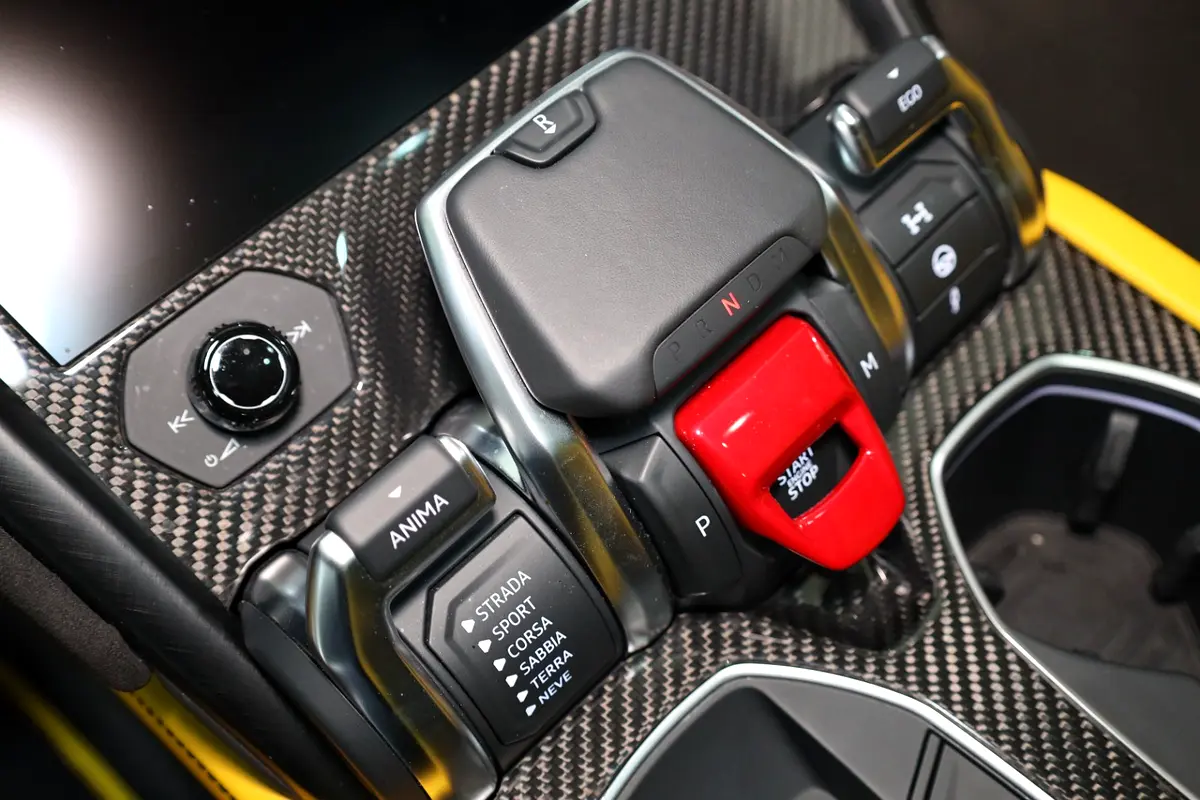 Urus Capsule Edition 2021, Carbon Fiber Interior, Rear Entertainment