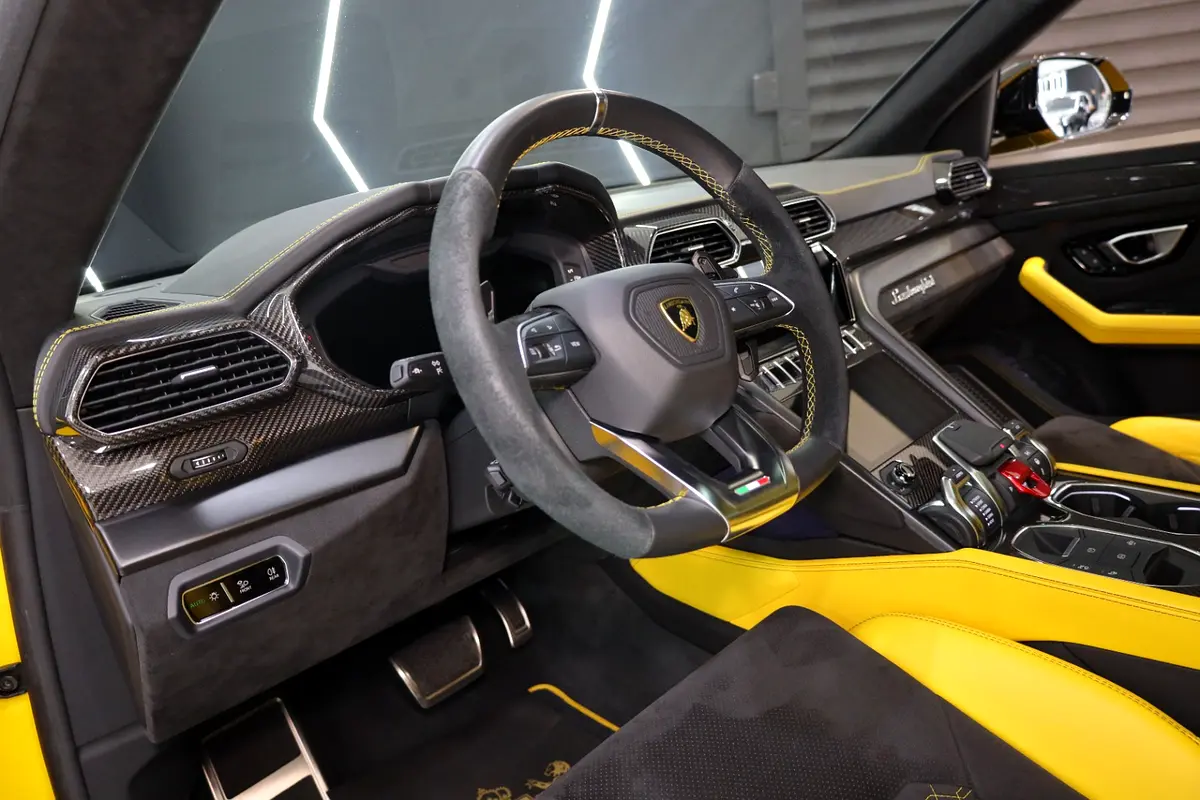 Urus Capsule Edition 2021, Carbon Fiber Interior, Rear Entertainment