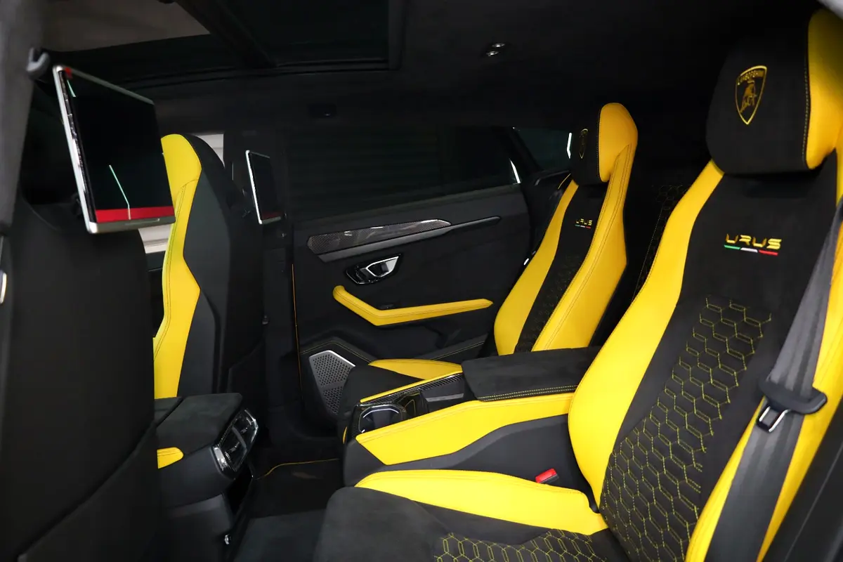 Urus Capsule Edition 2021, Carbon Fiber Interior, Rear Entertainment