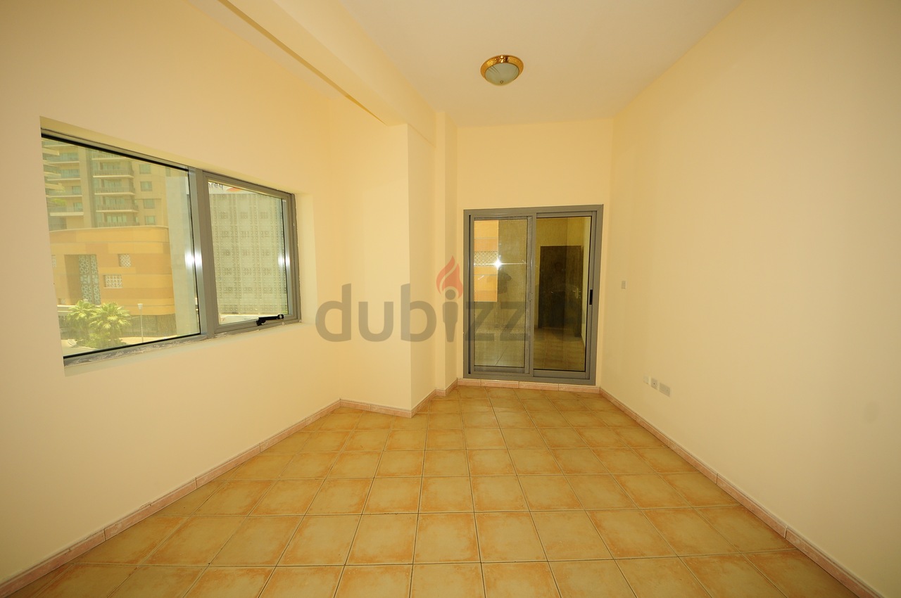 Huge 1 Bedroom Apartment Available Close To Union Metro