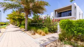 Single Row | Ready To Move In | Prime Location