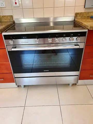 Siemens 5 Ceramic Hobs 10 MONTHS Old Cooker HY738357M FREE DELIVERY +WARRENTY