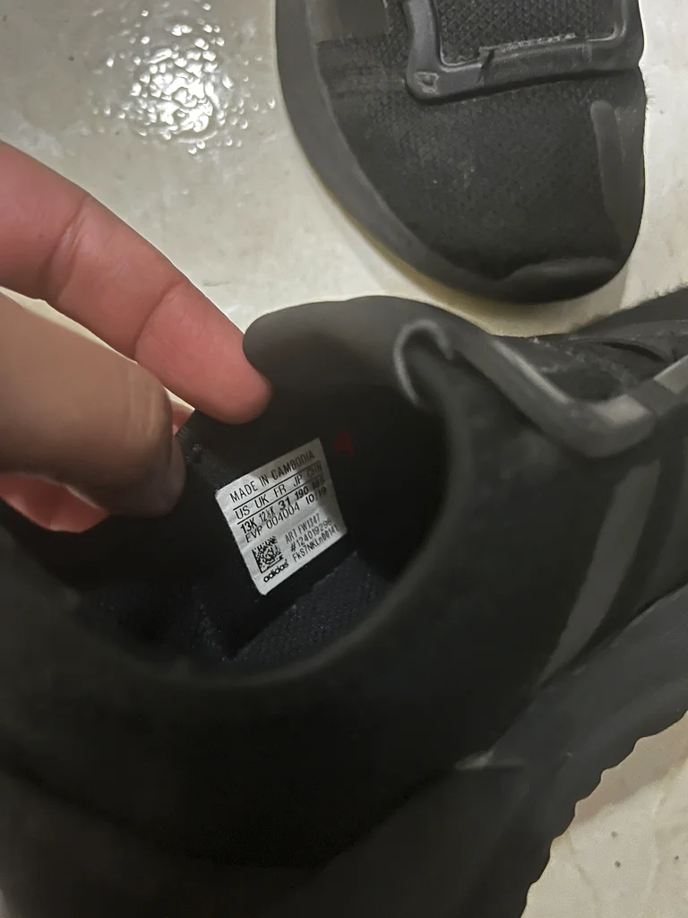 Adidas black lace up KIDS 31EU63172673505282112