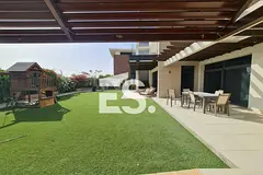 Single Row | Huge Plot | Upgraded | Landscaped Garden