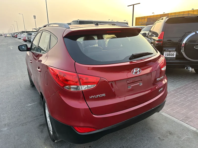 Hyundai tucson 2013 red color GCC calen car63156541368962113