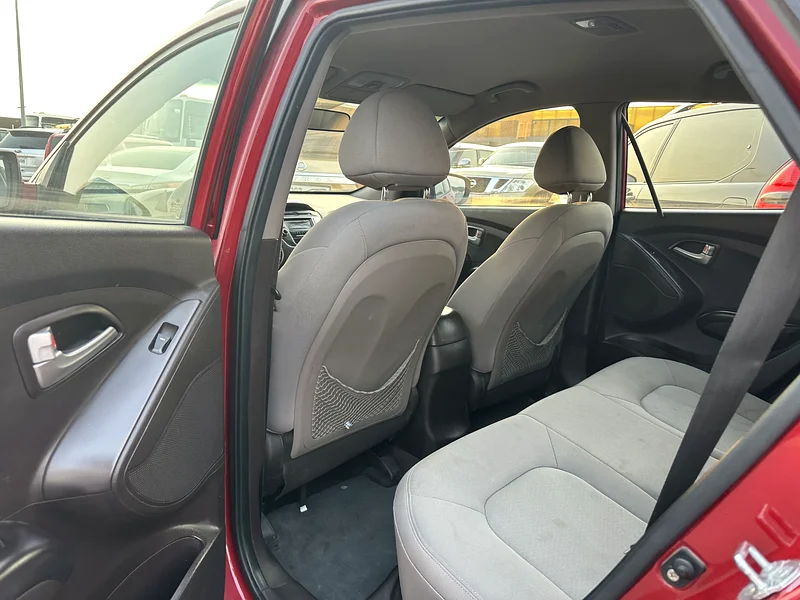 Hyundai tucson 2013 red color GCC calen car63156541368962112