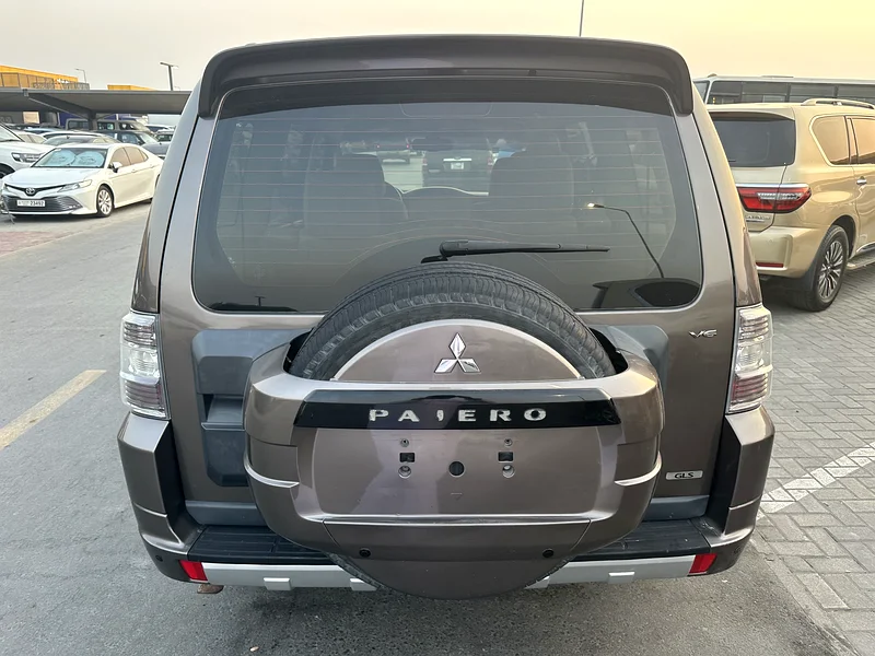 Mitsubshi pajero 2013 brown color GCC calen car63152749796867112