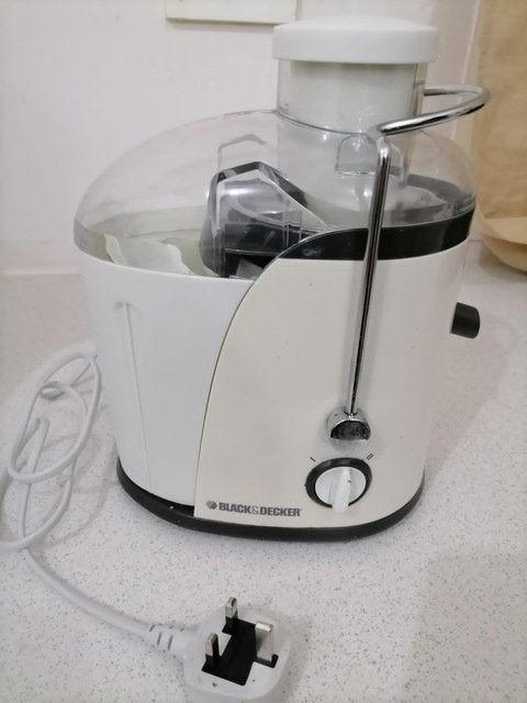 Black & Decker Juice Extractor JE400 - Electro World