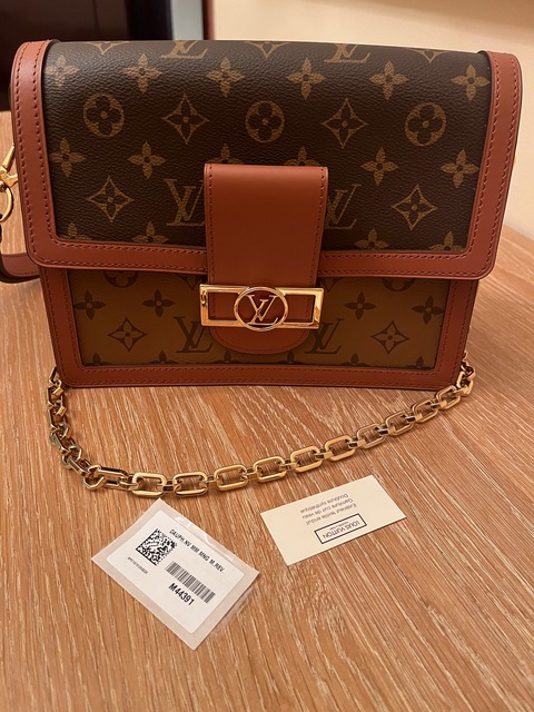 Louis Vuitton Dauphine MM M44391, Luxury, Bags & Wallets on Carousell