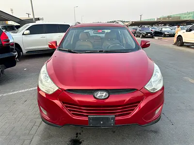 Hyundai tucson 2013 red color GCC calen car