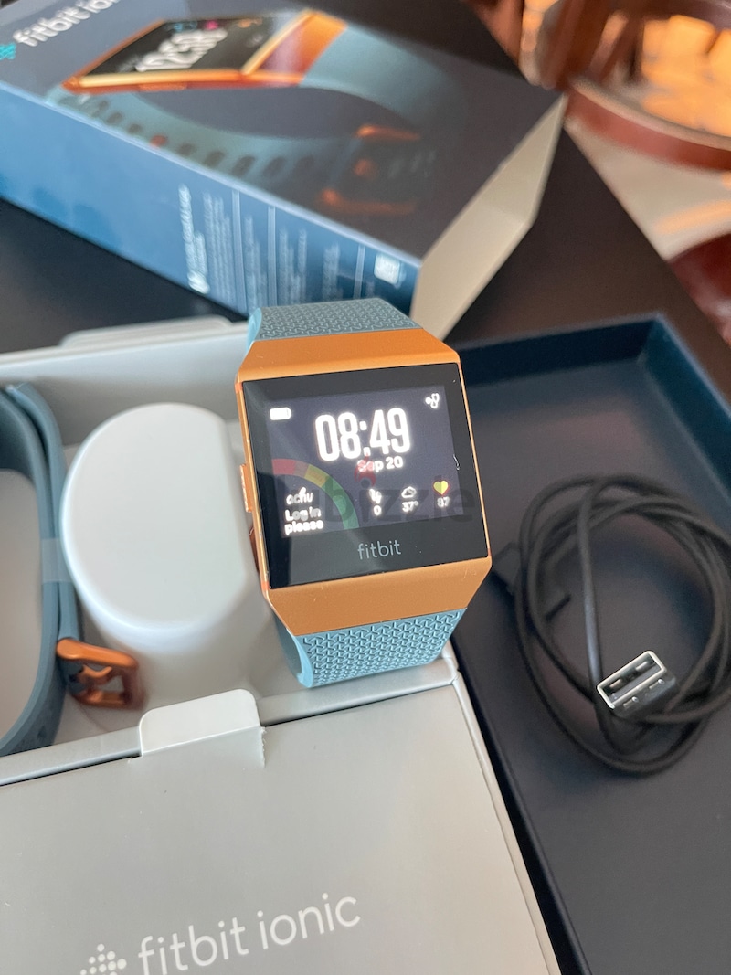 Fitbit ionic outlet orange blue