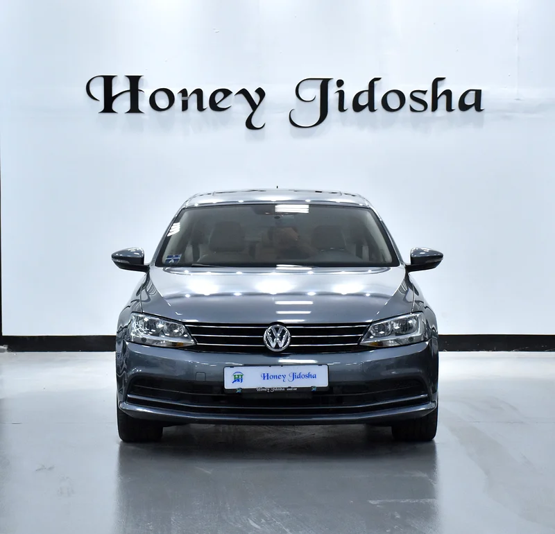 BIG TIME OFFER FOR 3 DAYS! CASH ONLY! Volkswagen Jetta ( 2018 Model ) in Grey Color GCC Specs63170384932226111