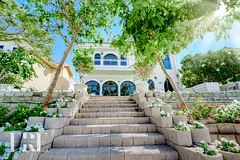 High Number I Exclusive I Fully Renovated I Atrium Entry