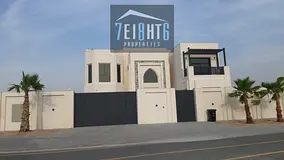 Stunning Luxury Villa: 5 B/r Independent Villa + Maid Room + Private S/pool + Garden For Rent In Wa