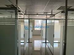 Chiller Free|| Close To Metro || Glass Partition ||