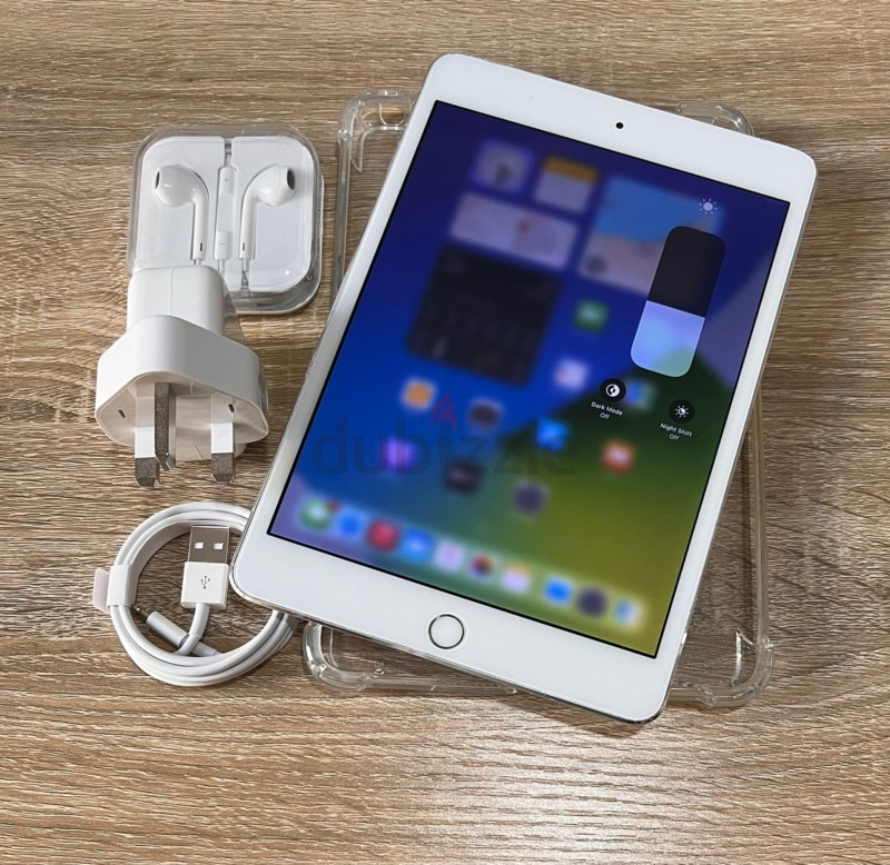 iPad Mini 4,16GB,Wifi Cellular, Silver With Case,Ea | dubizzle