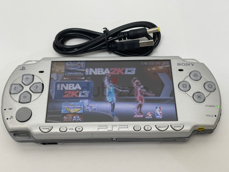 PSP 2000 silver with 30+ games