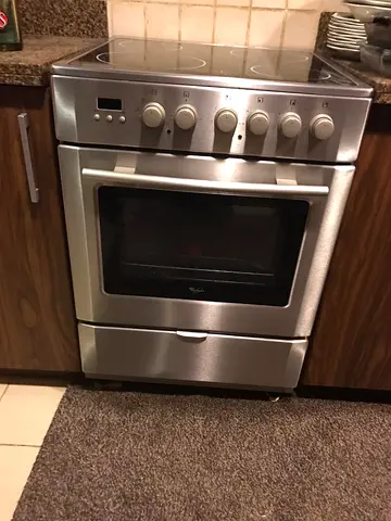 Whirlpool Electric Freestanding Cooker Black 4 burner FREE DELIVERY +WARRENTY