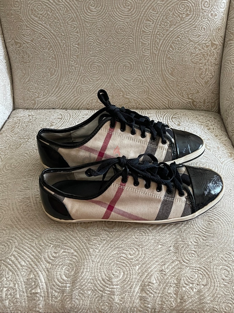 Real vs Fake Burberry sneakers. How to spot counterfeit Burberry