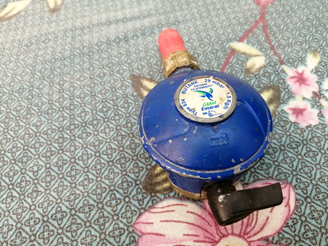Gas cylinder regulator