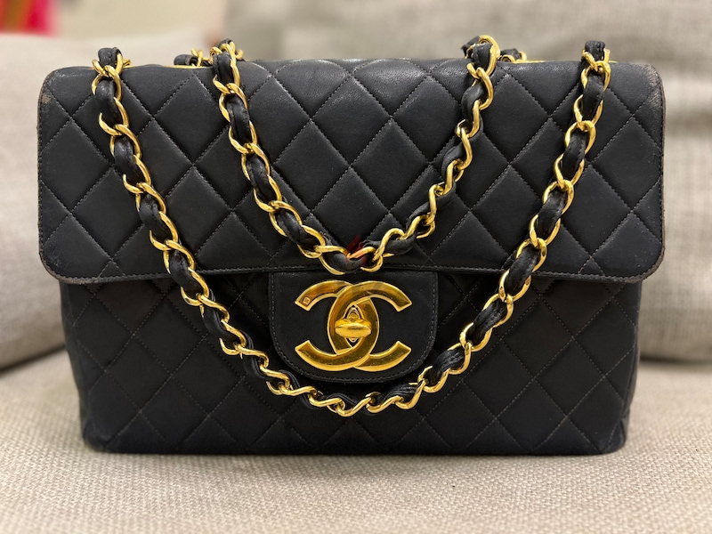 Autentic Chanel Black Quilted Lambskin Leather Jumbo Classic