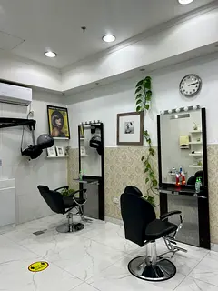 Salon For Rent /sale