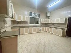 5bedrooms Majlis Maidroom 5bathroom Two Kitchen Private Entrance Shamkha