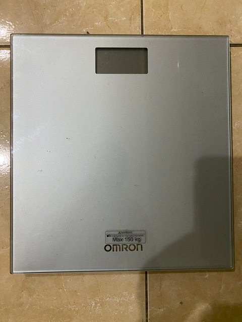 Buy Omron Digital Weighing Scale HN289 Online in UAE