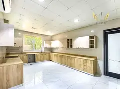 Stunning Villa\\prime Location\\ Ready To Move