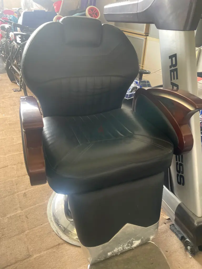 Salon chair