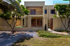 Great Location - Beach Access - 3 Bedrooms + Maid